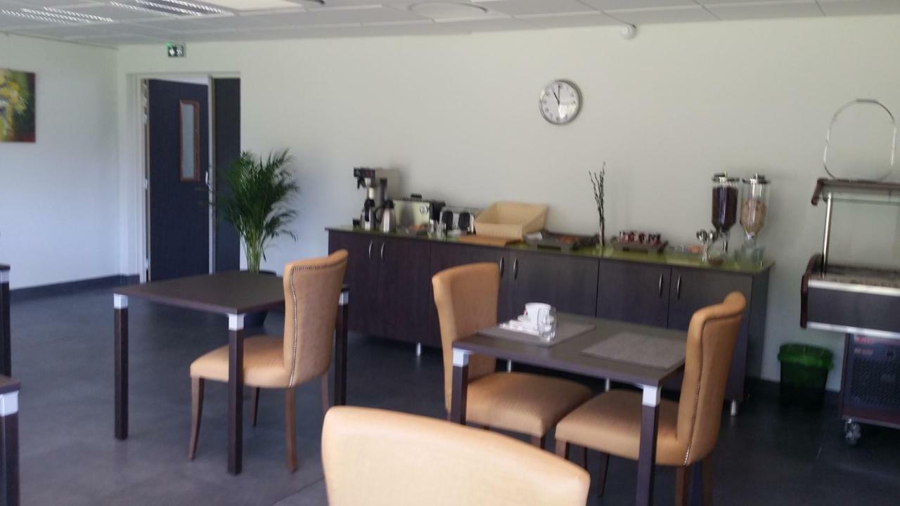 Hotel - Restaurant La Claire Foret Morhange エクステリア 写真